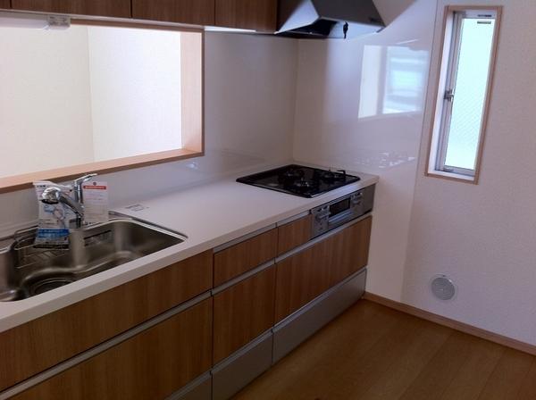 Kitchen. Face-to-face kitchen that can talk while cooking