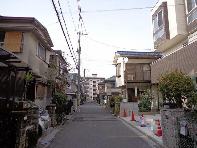 Local photos, including front road. Frontal road