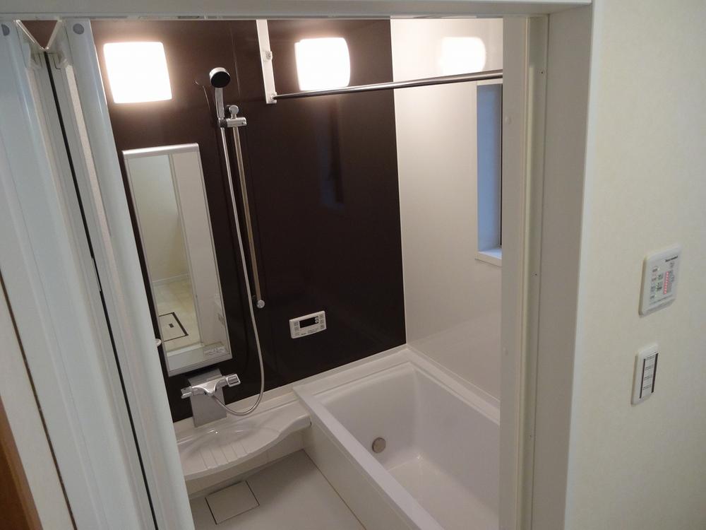 Bathroom. Please heal leisurely tired of the work in the bath!