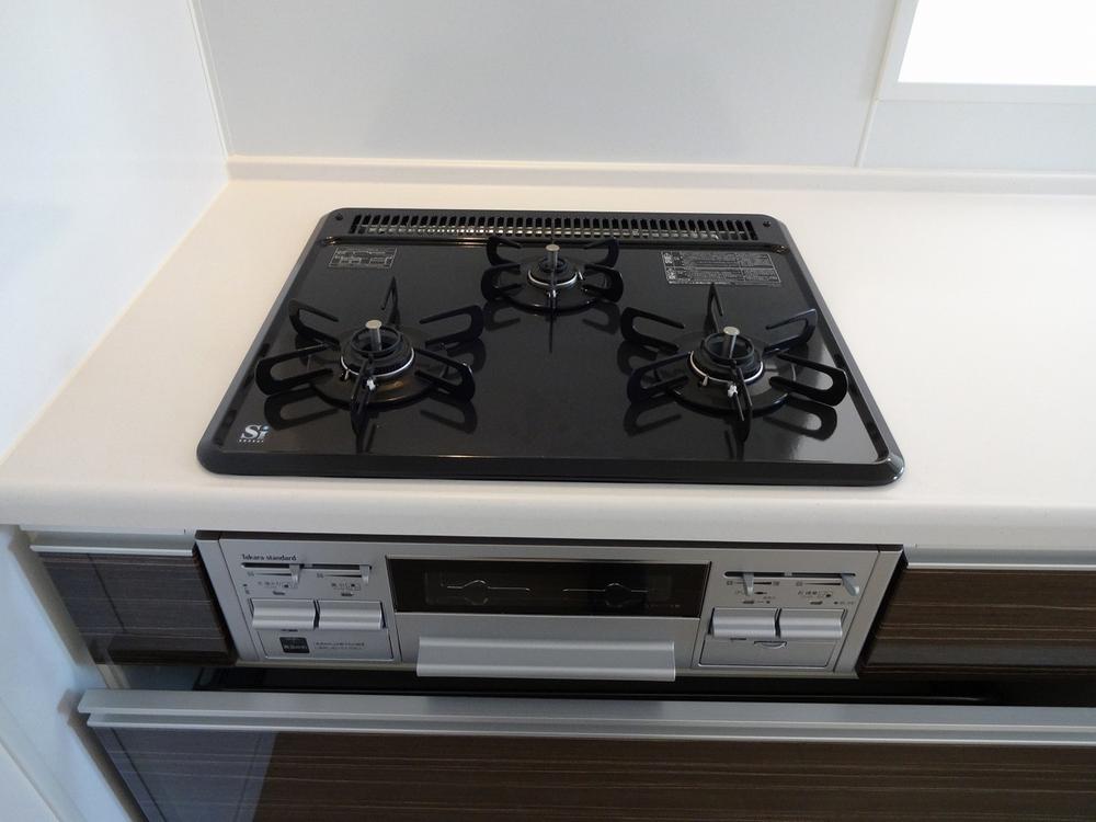 Kitchen. 3-burner stove