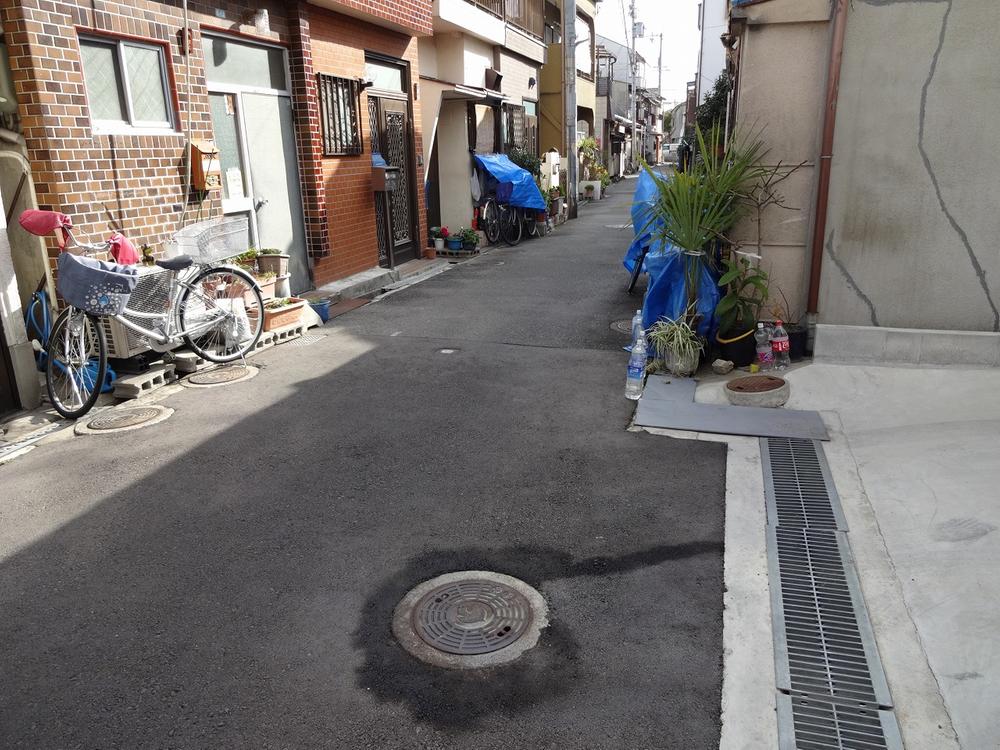 Local photos, including front road. Local (12 May 2013) Shooting