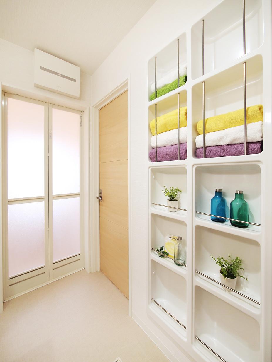 Receipt. Washroom accessories, towel, Storage of equipment such