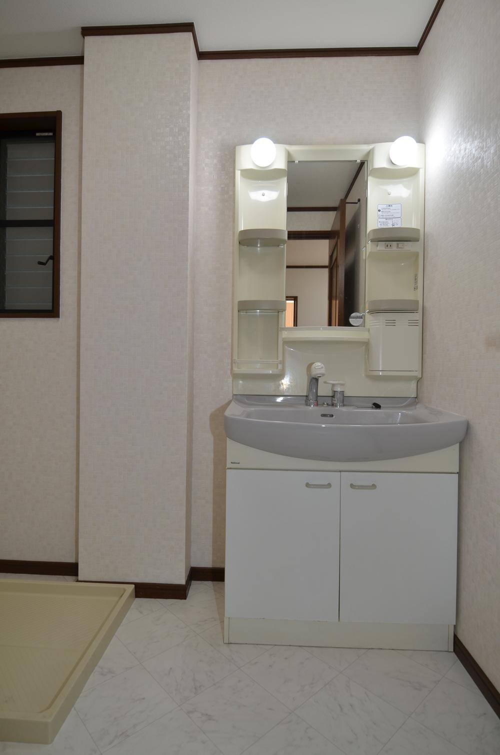 Wash basin, toilet. Indoor (April 2013) Shooting