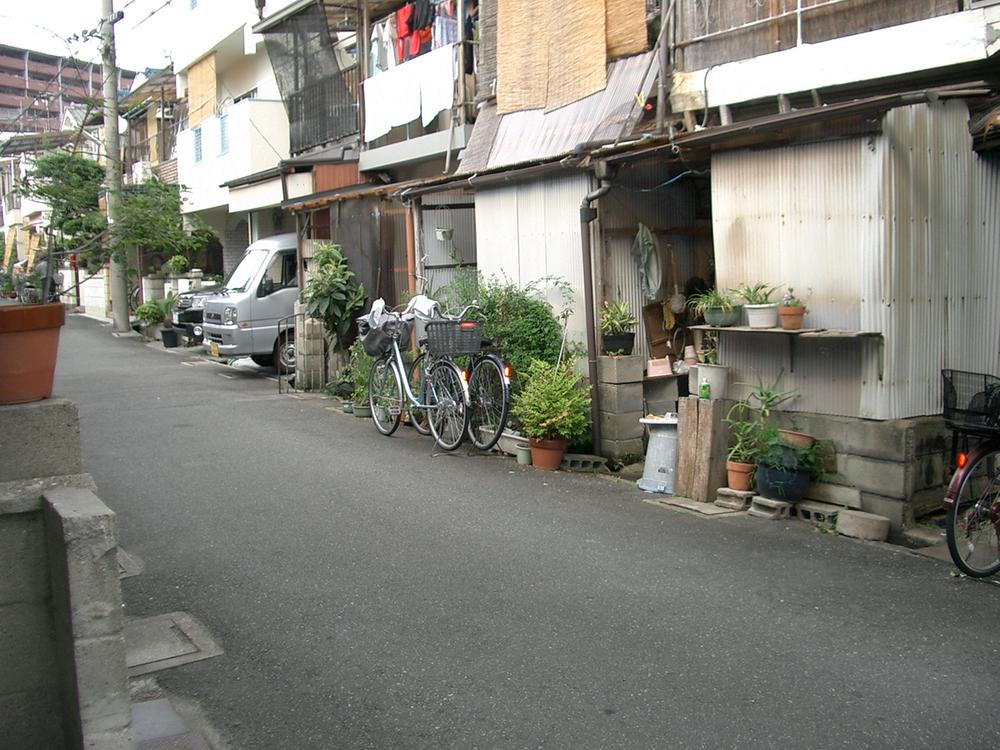 Local appearance photo. Local (July 2011) shooting