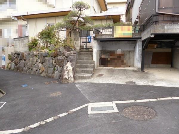 Local photos, including front road.  ☆ Front road spacious! 