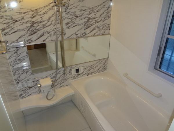 Bathroom. Comfortable relaxing spacious bathroom 1 tsubo or more