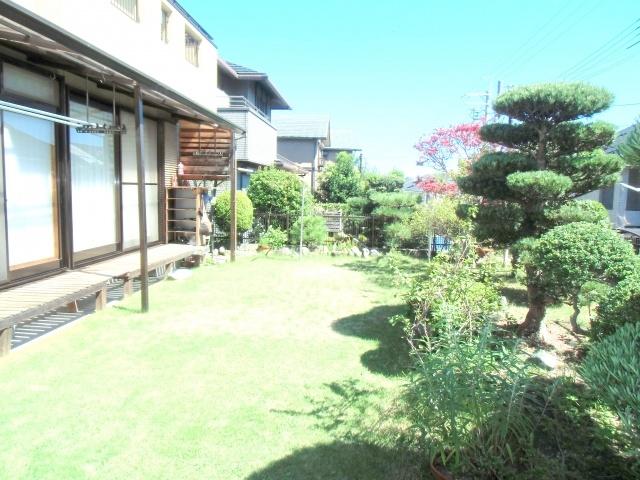 Other. ◇ comes with a spacious garden