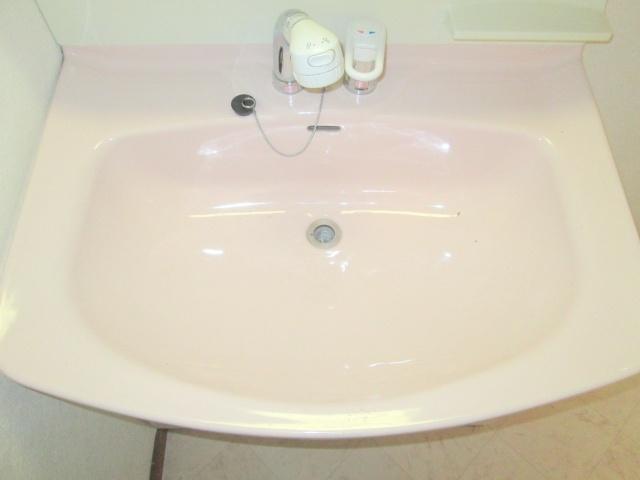 Wash basin, toilet. It is the washstand