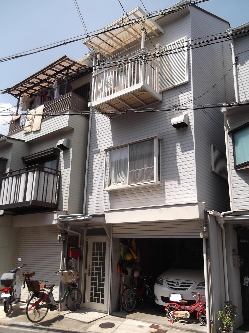 Local appearance photo. Local (August 2012) shooting