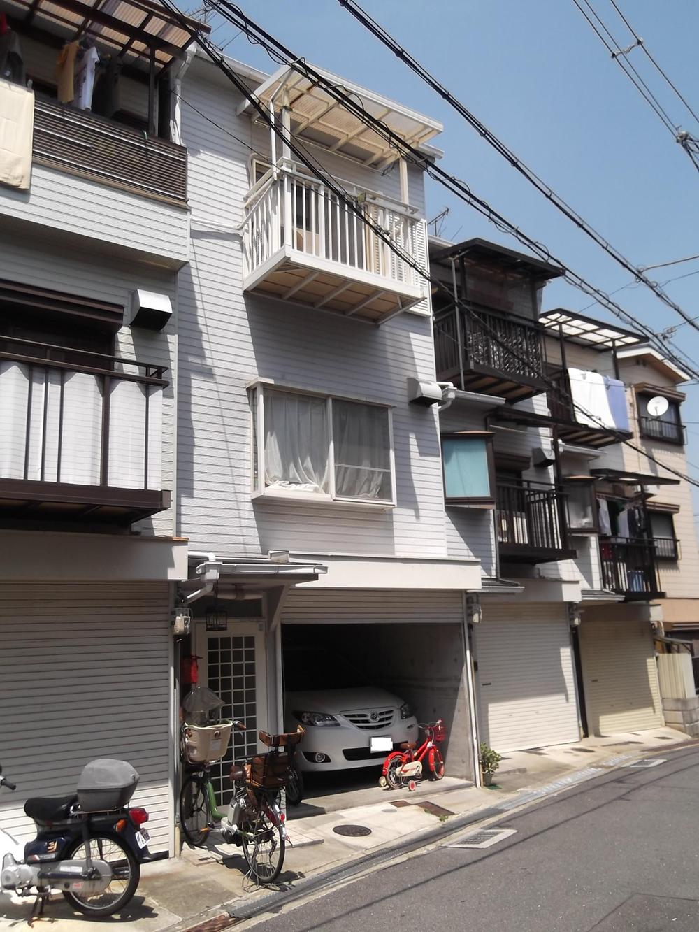 Local appearance photo. Local (August 2012) shooting