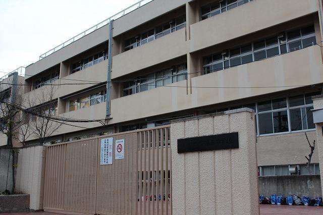 Junior high school. Shijonawate stand Shijonawate to South Junior High School 842m