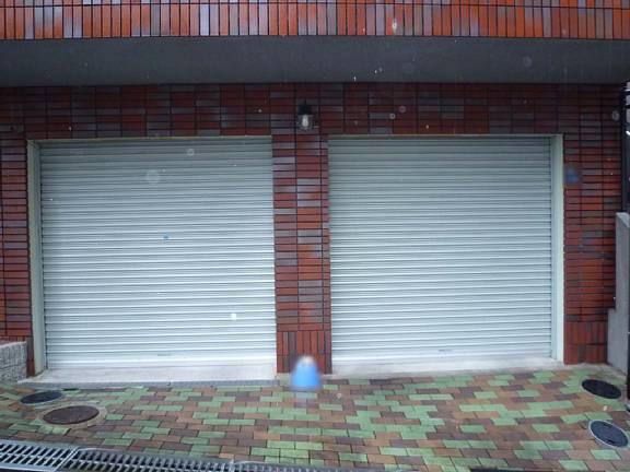 Parking lot. Large car two possible parking! Shutter with garage!