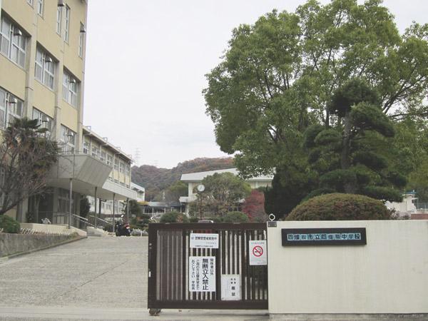Junior high school. Shijonawate stand Shijonawate until junior high school 515m