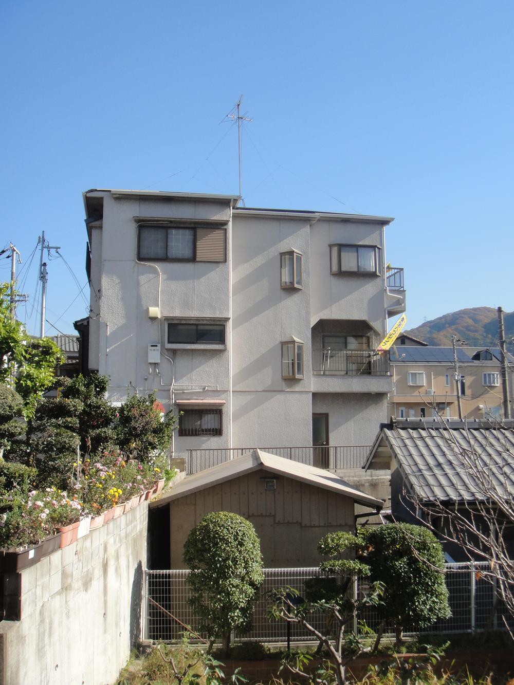 Local appearance photo. Local (11 May 2013) Shooting