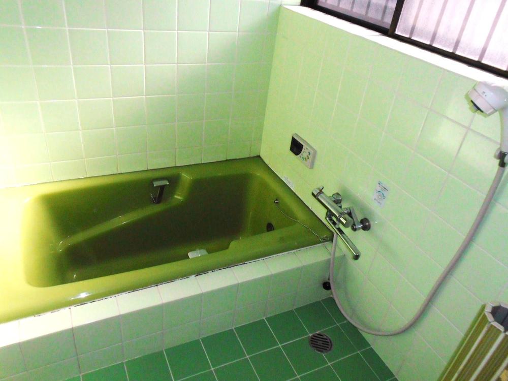 Bathroom. Indoor (11 May 2013) Shooting