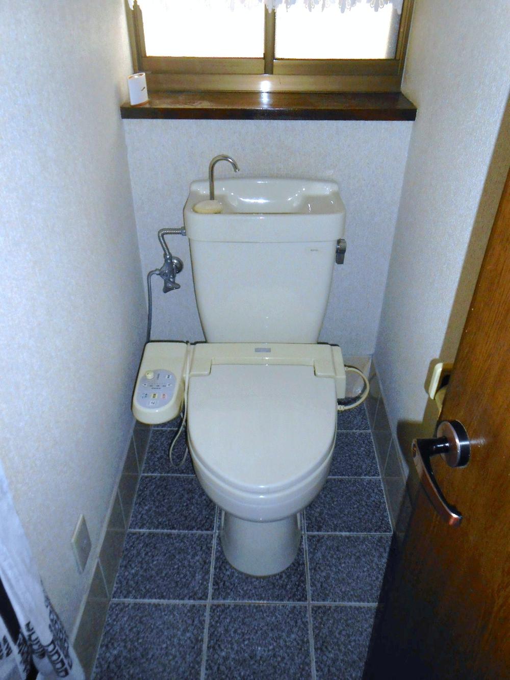 Toilet. Indoor (11 May 2013) Shooting