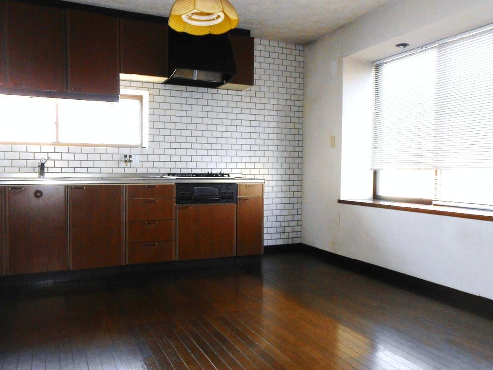 Kitchen. Local (11 May 2013) Shooting