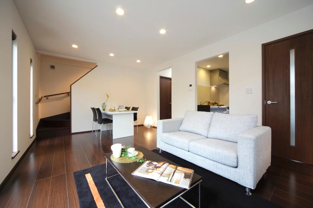 Same specifications photos (living). Same specifications photos (living) Atrium of living!