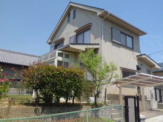 Local appearance photo. Appearance is a picture. It was taken from the east side. 