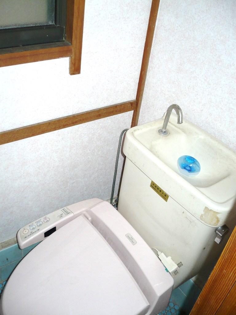 Toilet. Indoor (September 2013) Shooting