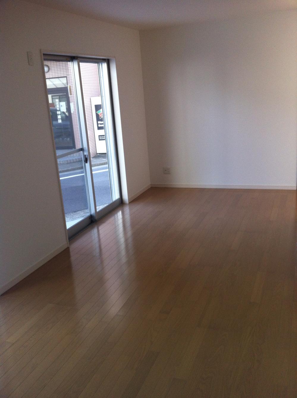 Living. Day good of living.