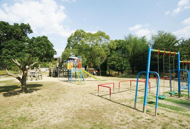 park. 890m to the south Neyagawa park