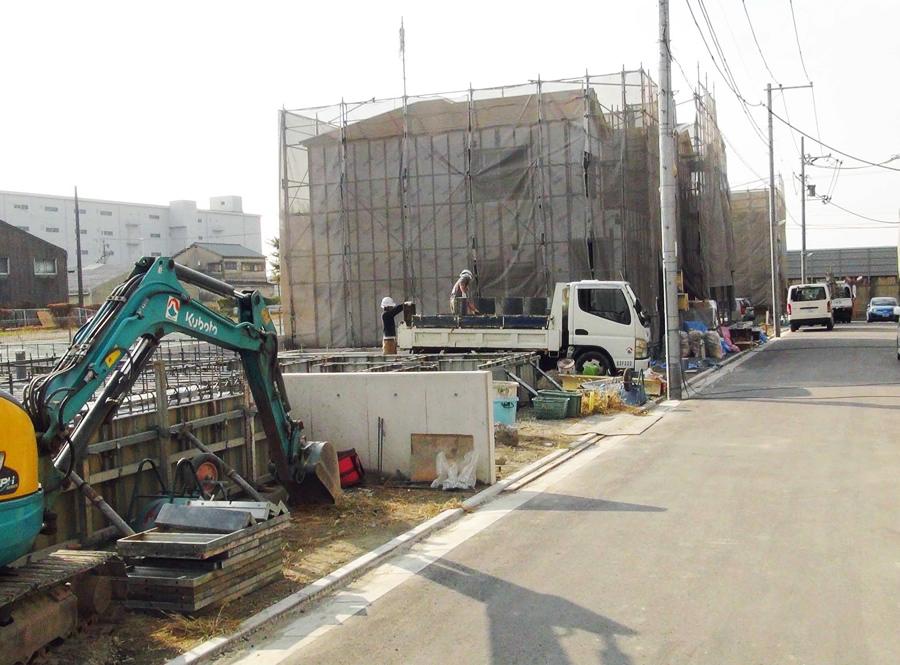 Local photos, including front road. 2013 November shooting