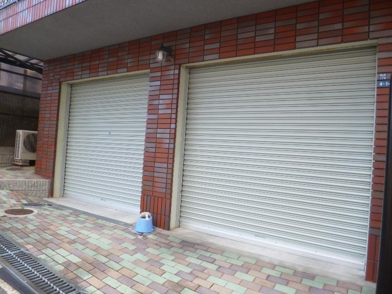 Parking lot. ☆ Two Allowed also convenient parking at the visitor