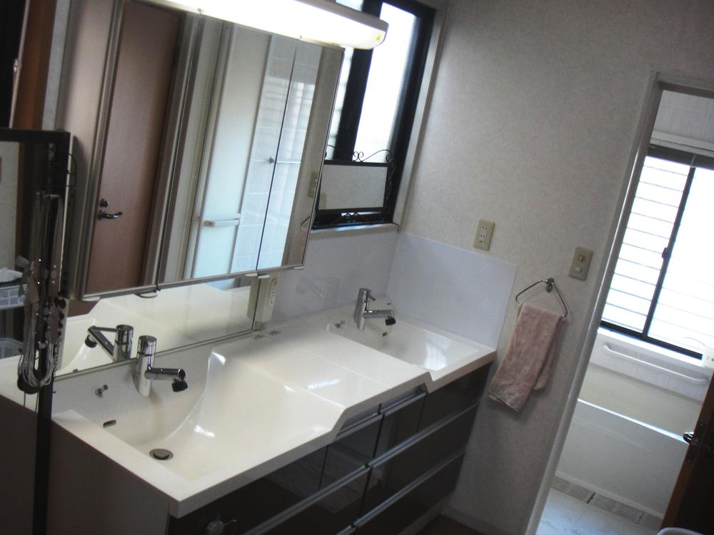 Wash basin, toilet. Local (12 May 2013) Shooting