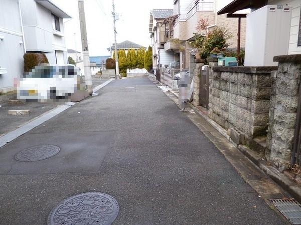 Local photos, including front road.  ☆ Front road 4.7m