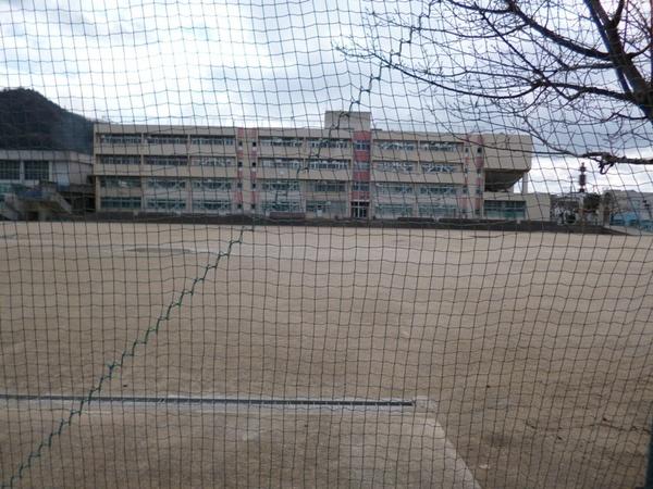 Junior high school. Shijonawate stand Shijonawate to South Junior High School 407m