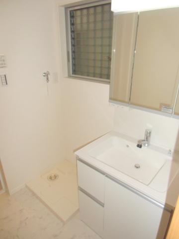 Wash basin, toilet. It is the washstand