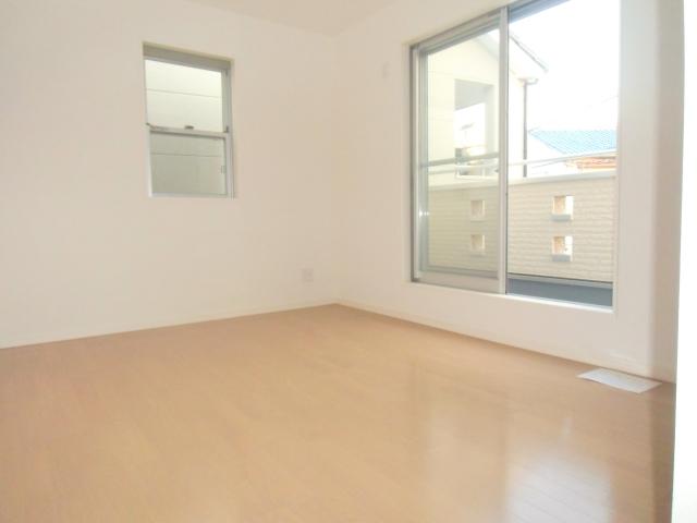 Non-living room. There are Western-style 3 room on the second floor