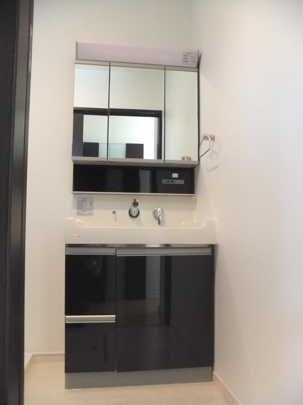 Wash basin, toilet. ☆ Sea Line ☆