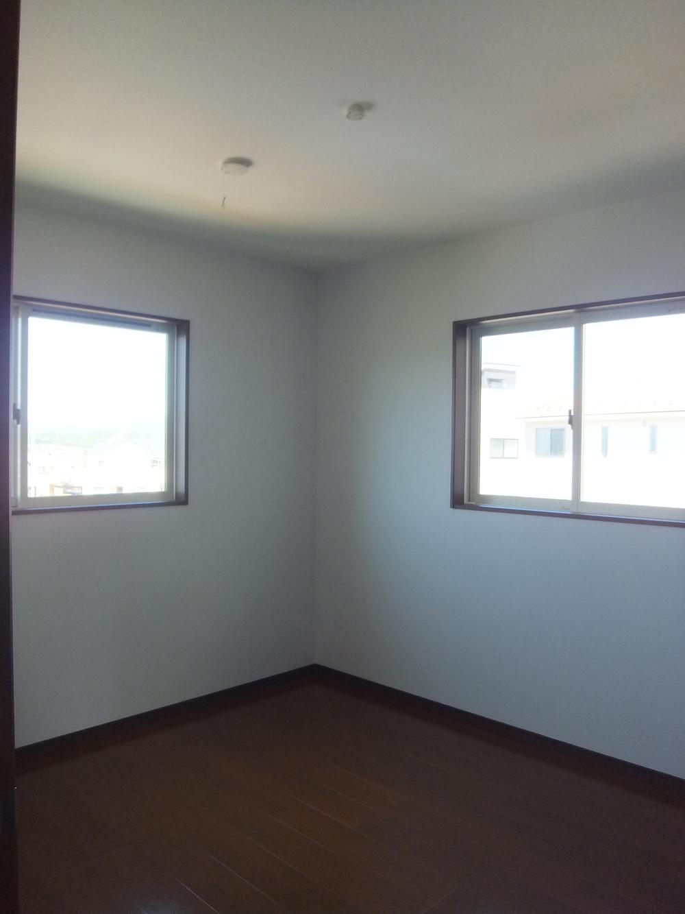 Same specifications photos (Other introspection). Same specifications