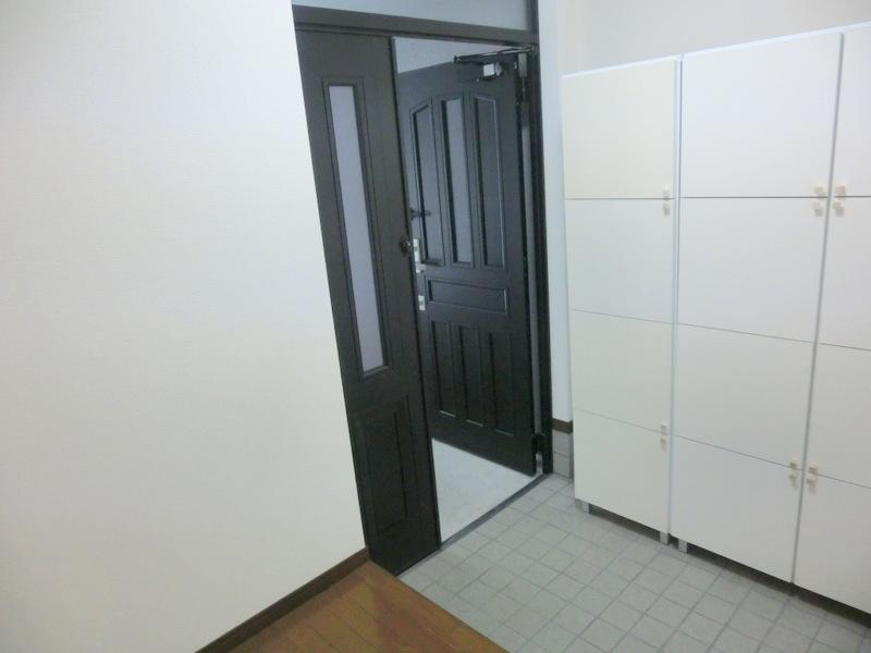 Entrance. Large storage is equipped! Perfect for large family!