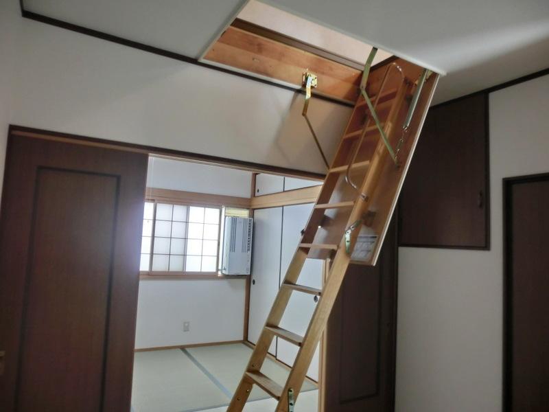 Other introspection. Staircase to the attic storage!