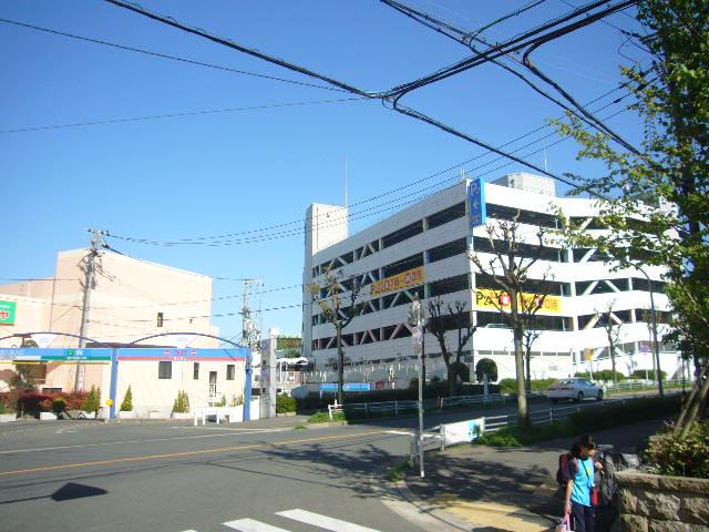 Shopping centre. Kitasenri 800m to Station shopping mall