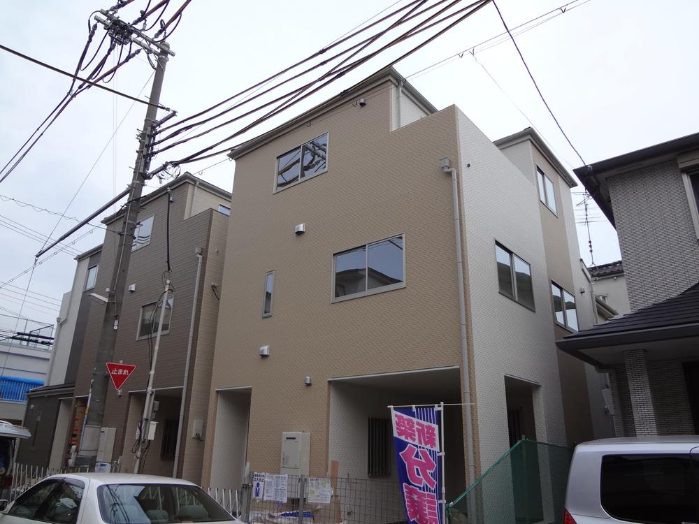 Local appearance photo. Open House held in!