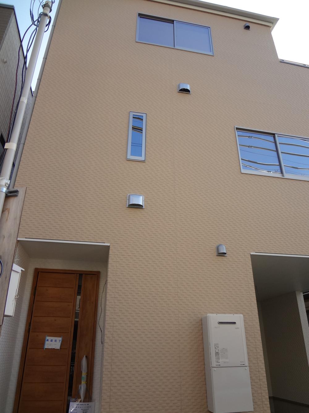 Local appearance photo. 1 Building