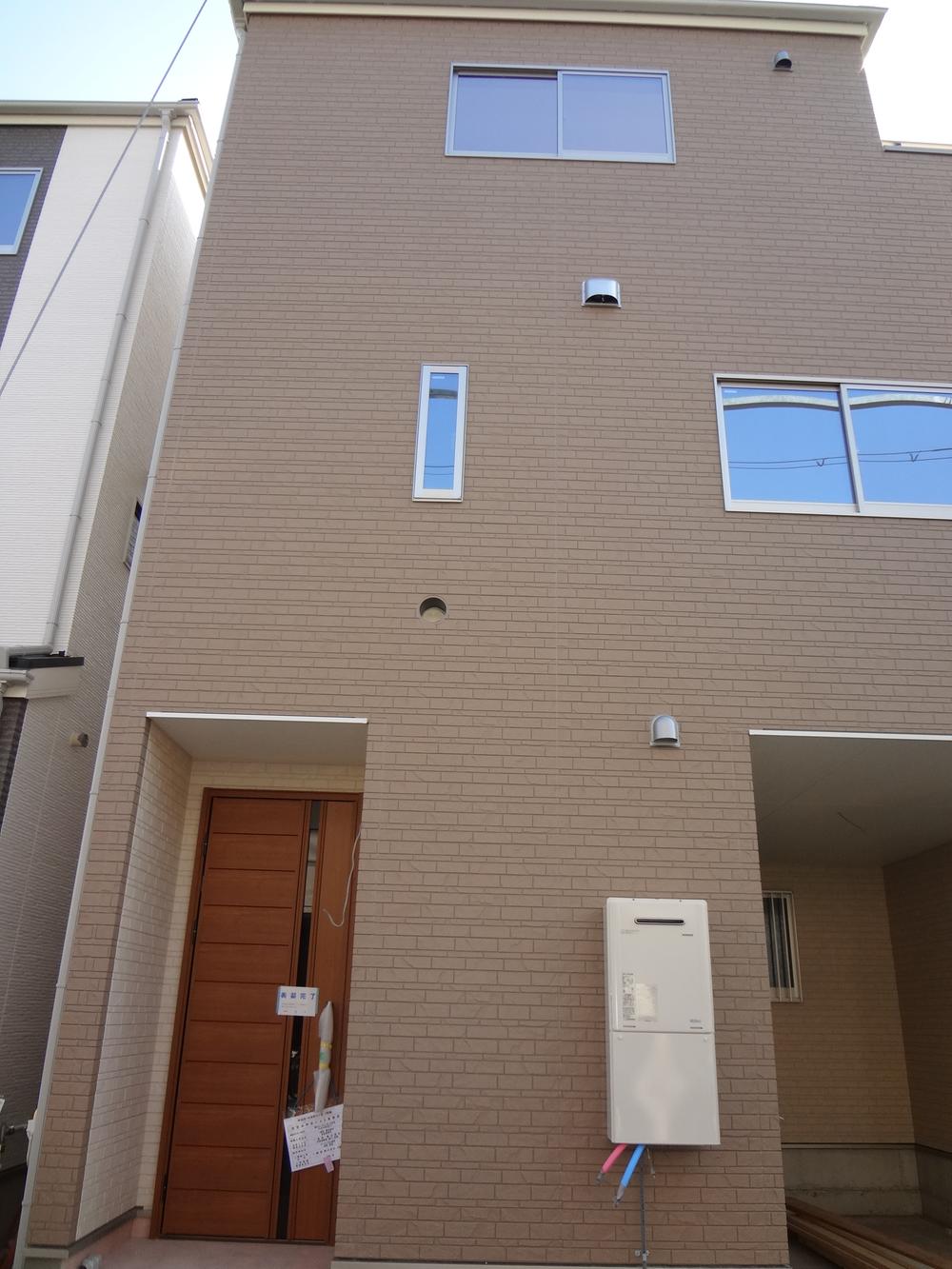 Local appearance photo. Building 2