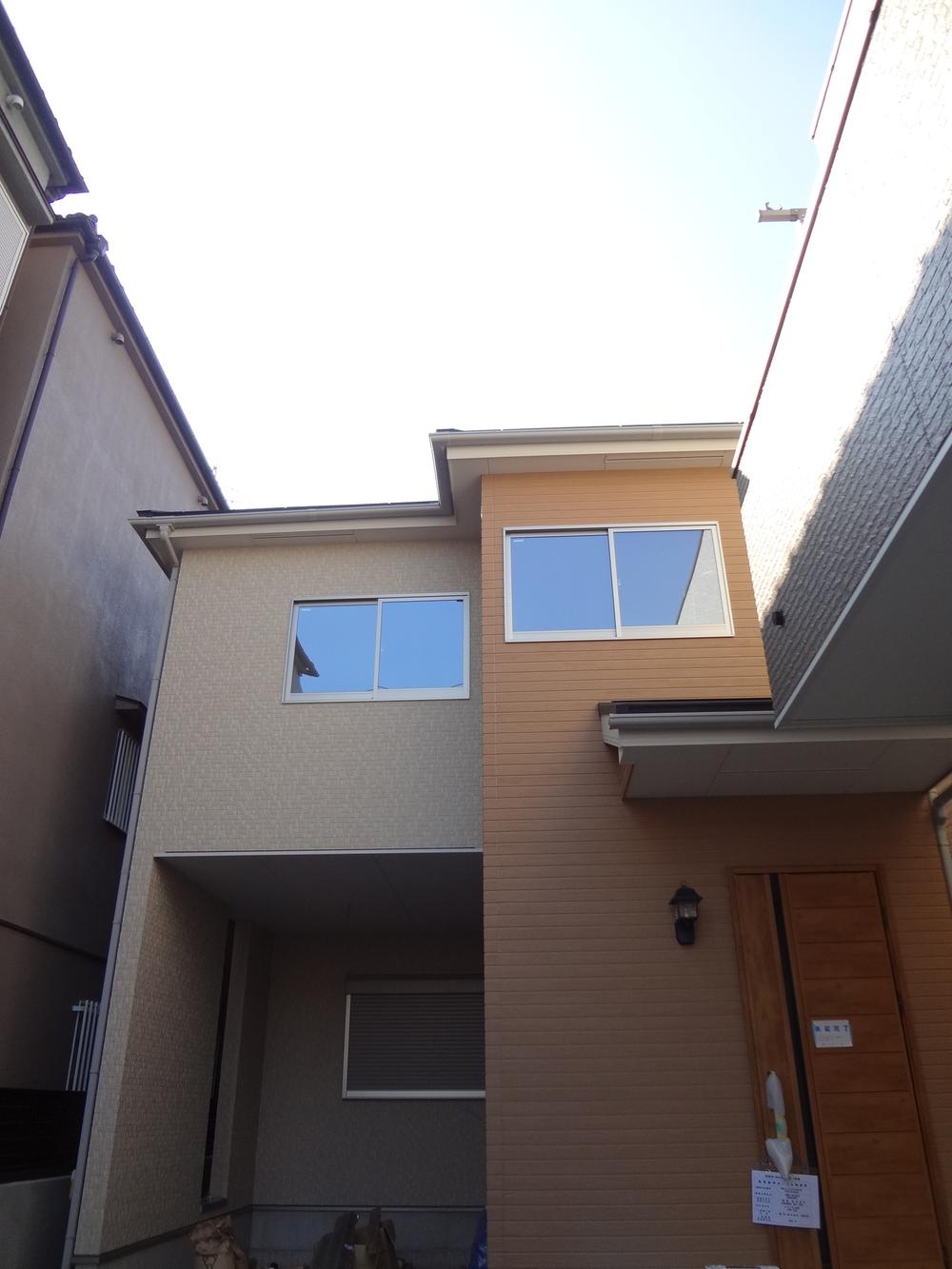 Local appearance photo. 4 Building