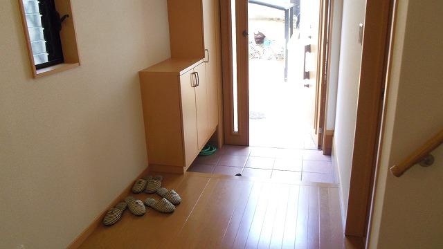 Entrance. A spacious entrance, Pick-up in margin customers come. 