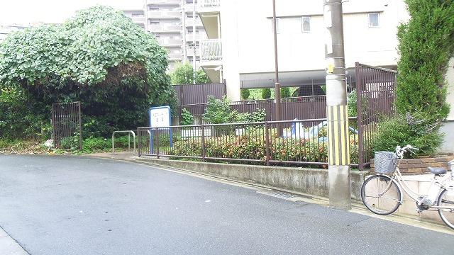 park. There is a park within 50M from property, As long as I'm happy in the home where the child is folded. 