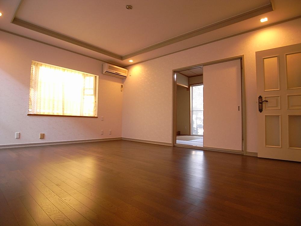 Living. Indoor (11 May 2013) Shooting Living has become a comfortable and welcoming living space.