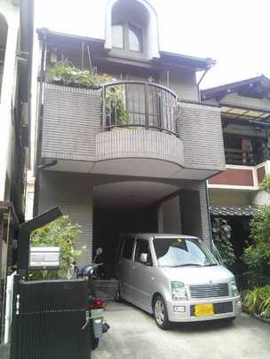 Local appearance photo. Building appearance: Cars are not included in the price. 