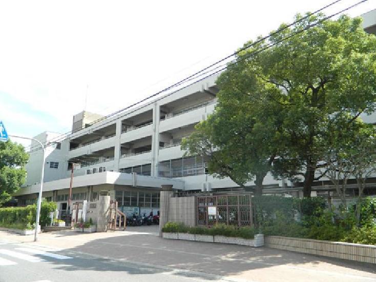 Junior high school. 424m to Suita Municipal sixth junior high school