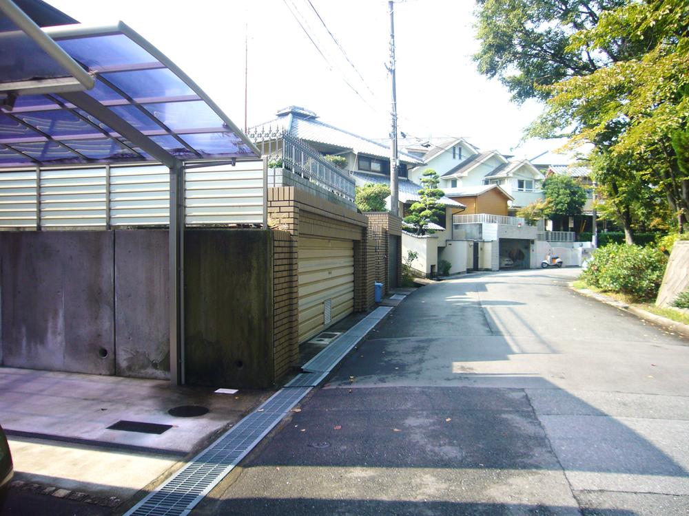 Local photos, including front road. Front road width about 6.6m. 