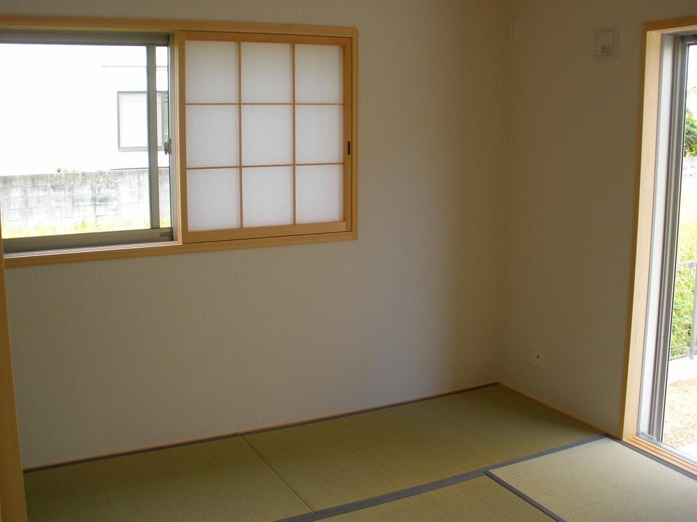 Same specifications photos (Other introspection). Same specifications