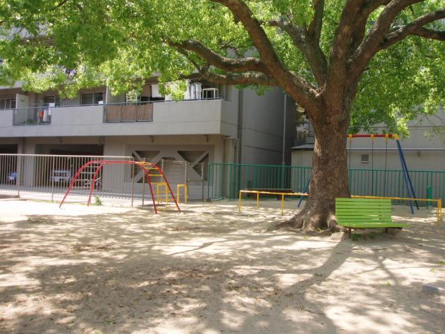 Other. Park in the 2-minute walk. Nearby are many parks, It is full of green streets.